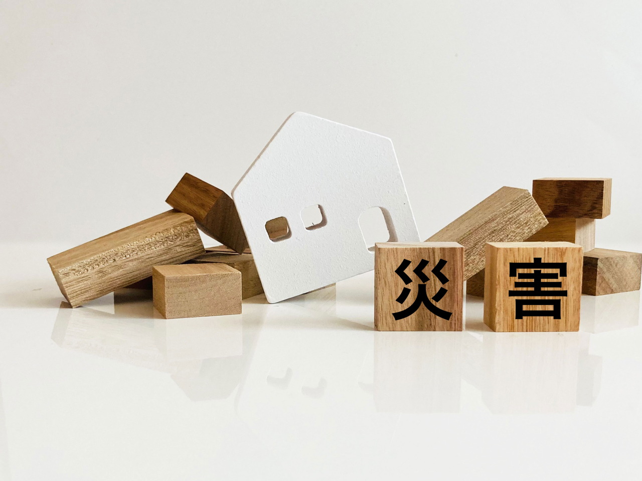 地震の備え-29136875_l